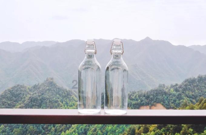 铁笼中的小鹿逃脱